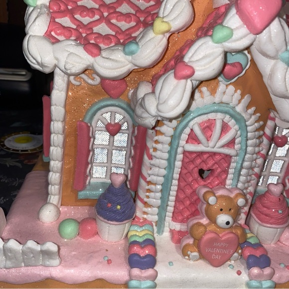 Viral 2025 pink pastels gingerbread house light up decor piece - Picture 3 of 12
